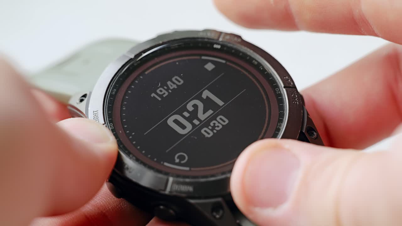 Close-up of countdown timer starting at 30 seconds on smartwatch screen