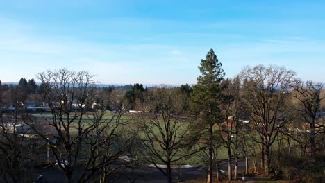 4K-Drone-shot-in-Portland,-Oregon-rising-into-morning-sunrise-school-park