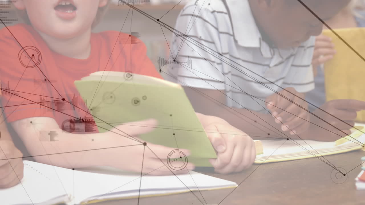 노트북으로 공부하는 것, 아이들이 데이터 처리와 네트워크 연결을 배우는 것, 애니메이션