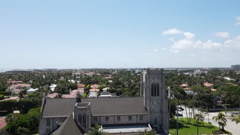 antena ascendente de la iglesia de bethesda junto al mar, west palm beach, florida