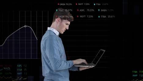 Animación-Del-Procesamiento-De-Datos-Sobre-Un-Hombre-De-Negocios-Caucásico-Sonriente-Usando-Una-Computadora-Portátil