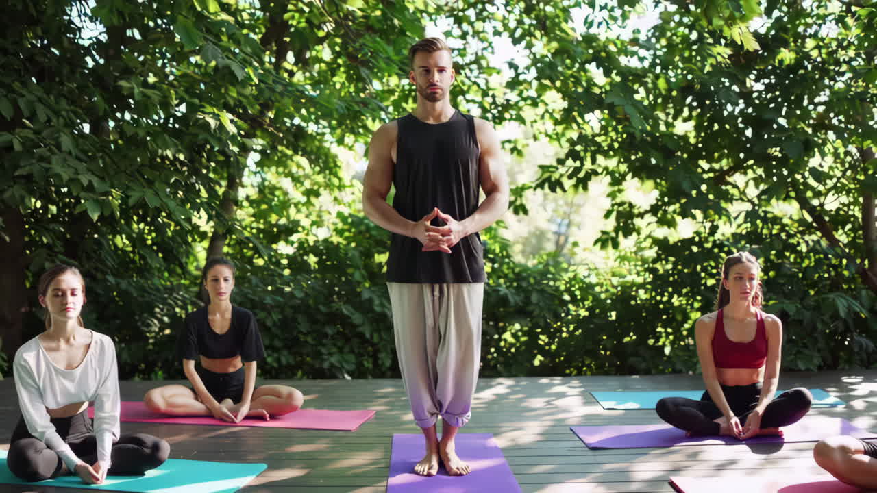 clase de yoga al aire libre