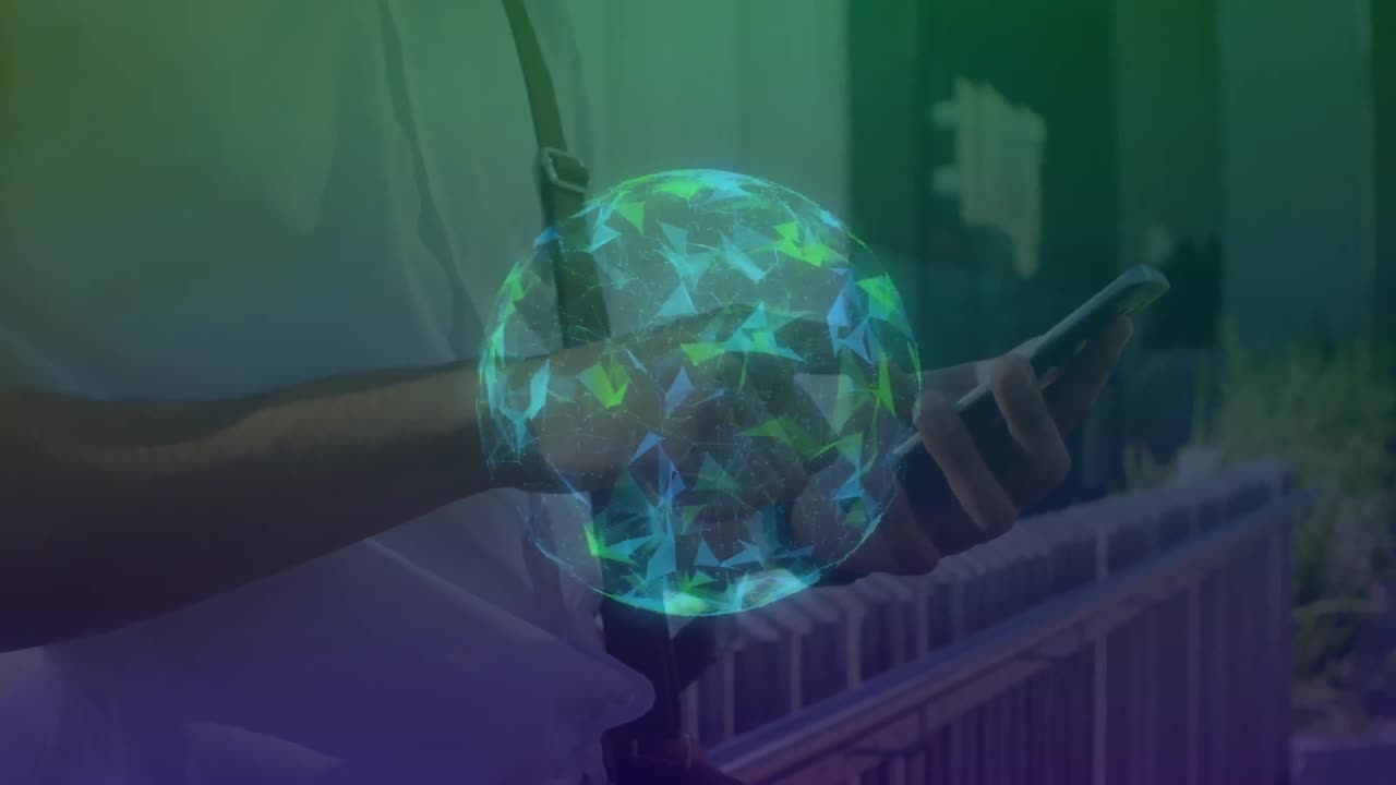 animación del globo de conexiones sobre el hombre usando un teléfono inteligente en el fondo