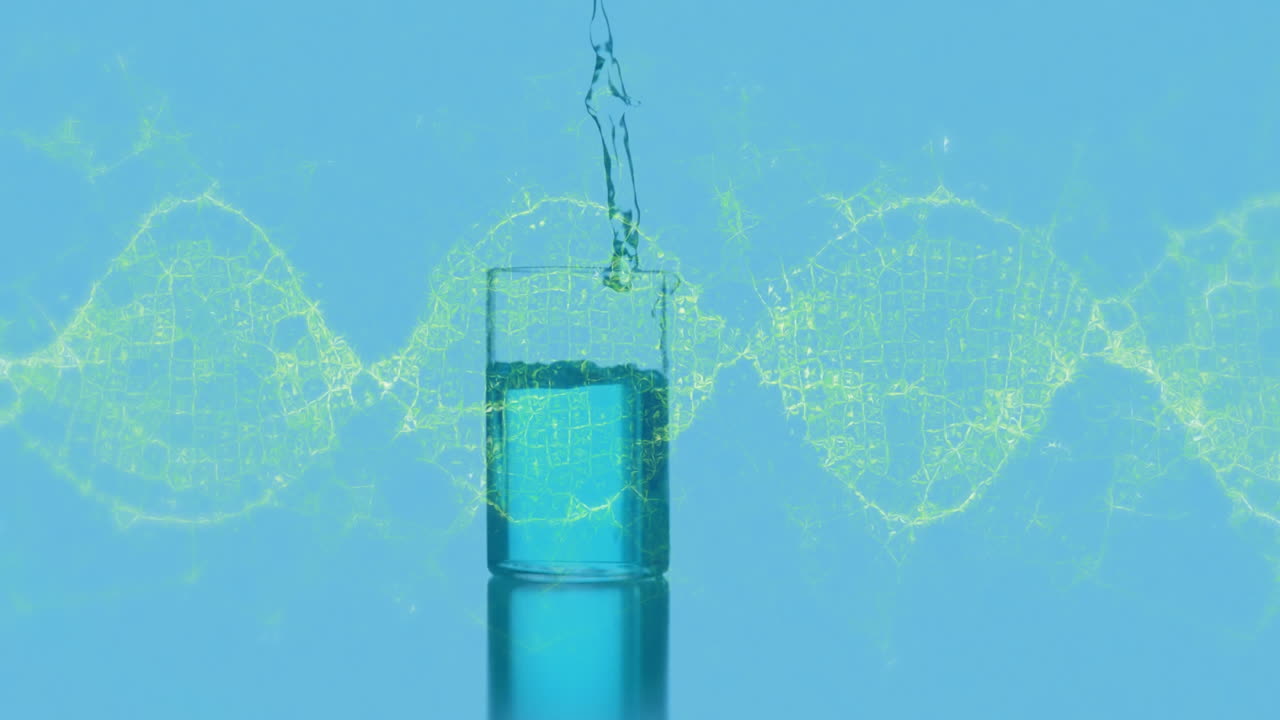animación de la cadena de adn sobre el vaso de laboratorio