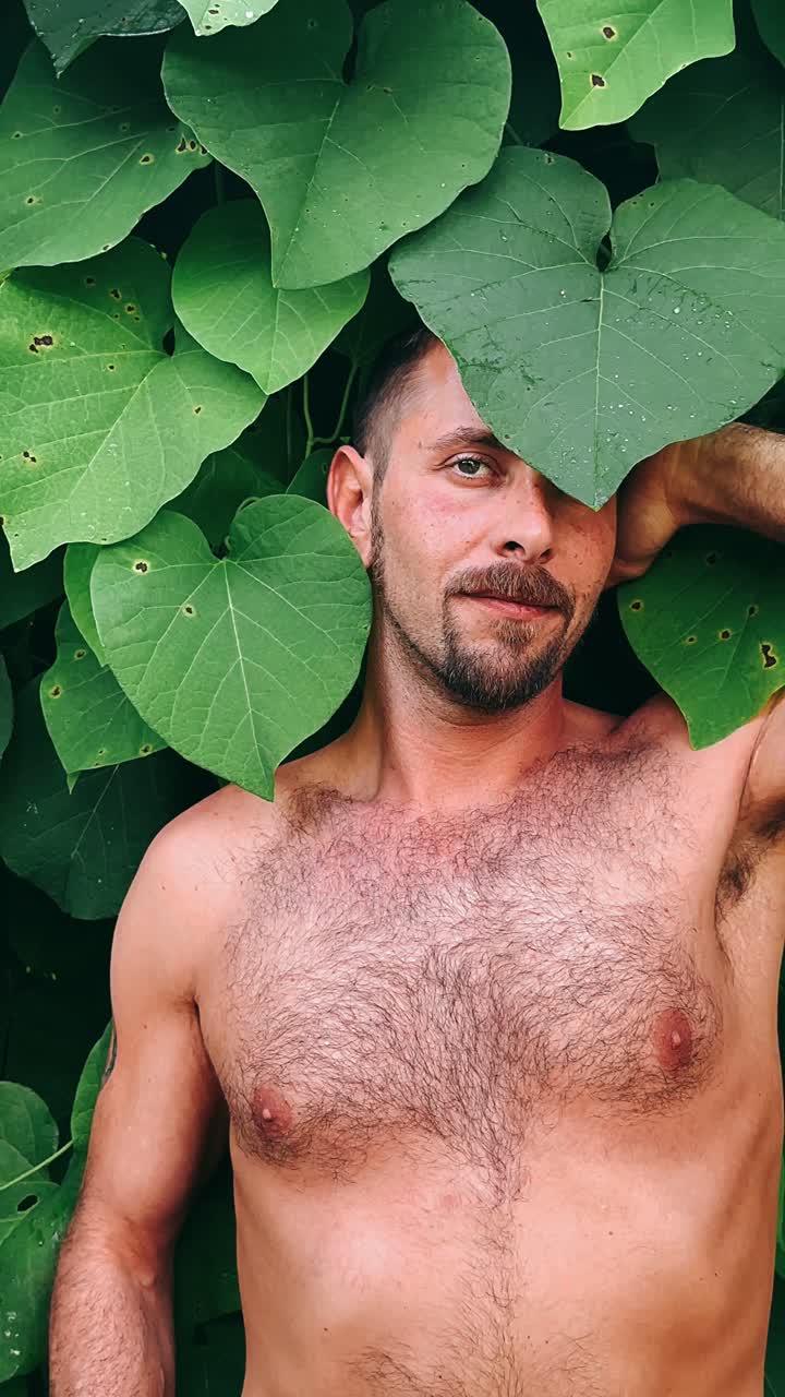 정원 에 있는 사람