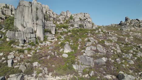 vista aérea hacia atrás de las rocas en el parque nacional geres