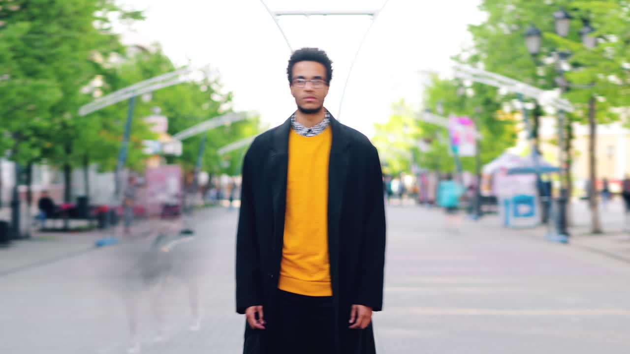 도시 환경에서 스타일리시한 남자