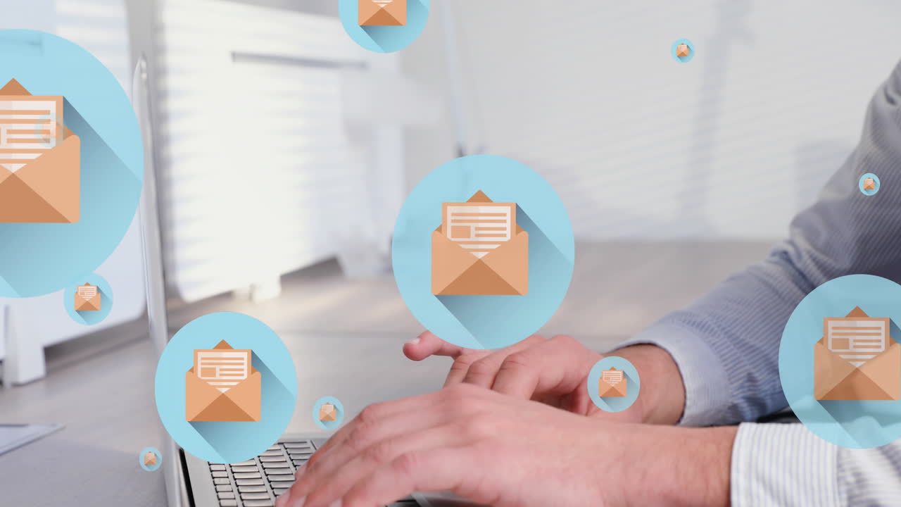 animación de la carta y el sobre en círculos sobre el hombre caucásico cerrando la computadora portátil después de completar el trabajo