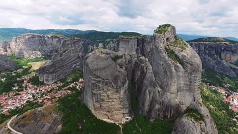 Los-Monasterios-De-Meteora,-El-Sitio-Arqueológico-Más-Grande-De-Grecia