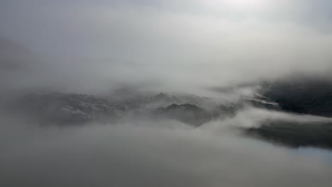 Solheimajökull-Auslassgletscher-Im-Morgennebel-In-Südisland-Gehüllt