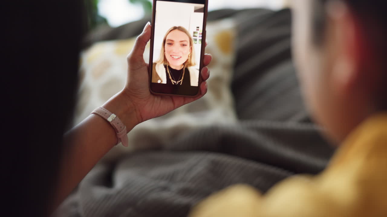 videollamada, teléfono y comunicación con amigos