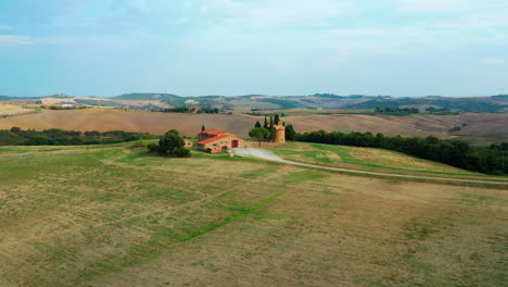 vista aérea de la capilla de la madonna di vitaleta