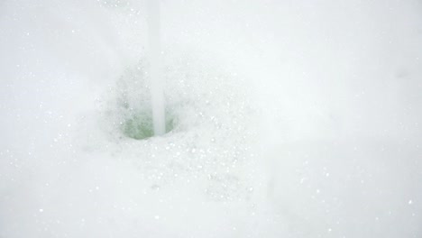 espuma de baño en el baño