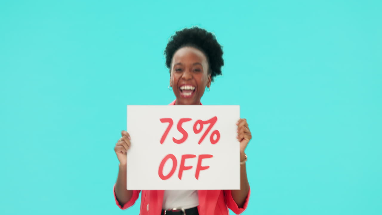 Donna, manifesto e felice per lo sconto