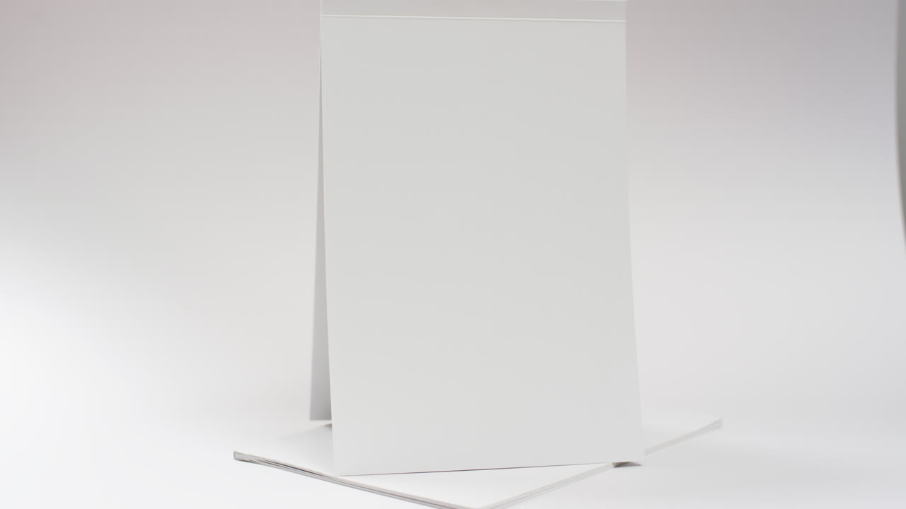 video de libros con páginas en blanco y espacio de copia en fondo blanco