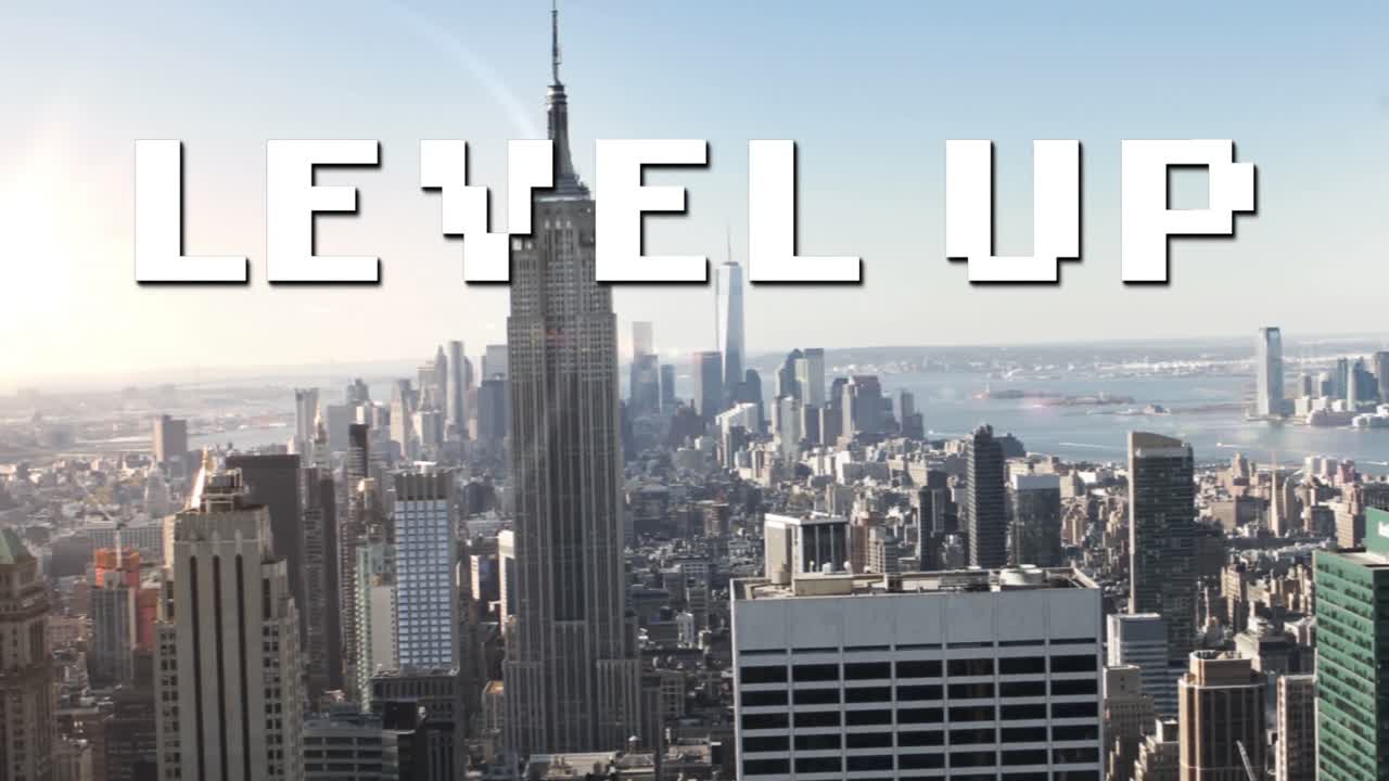 анимация белого пиксельного текста на уровне, над современным городским пейзажем