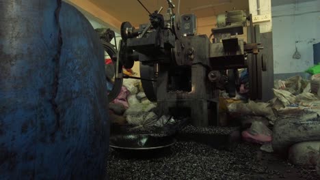screw making machine in process