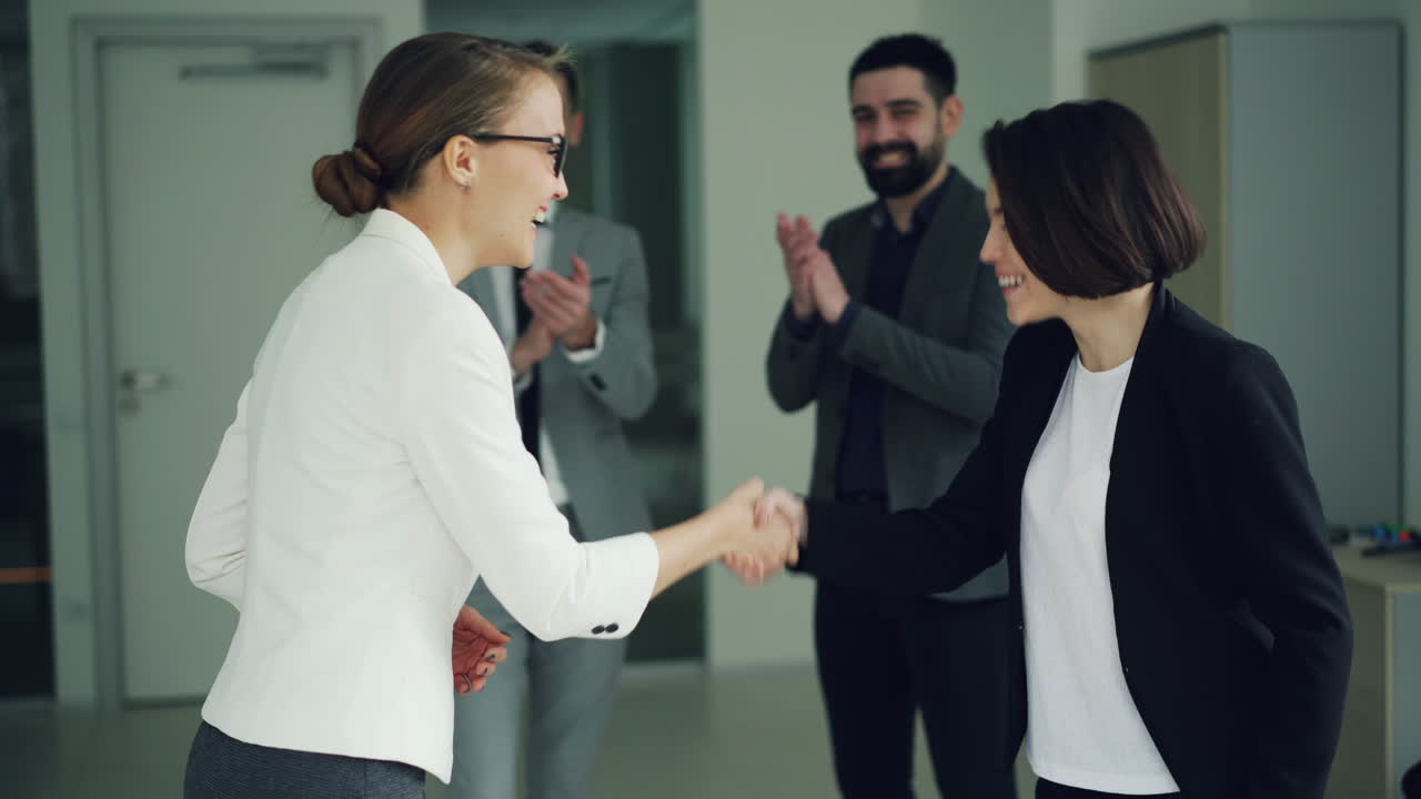 reunión de negocios y apretón de manos