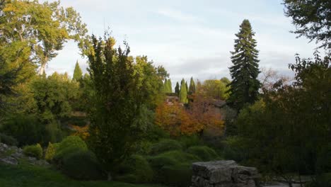 Blick-Auf-Den-Botanischen-Garten-Im-Architektonischen-Komplex-Des-Baltschik-Palastes-In-Bulgarien