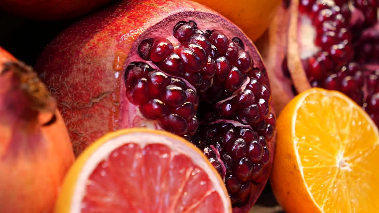 Frisk granatæble og citrusfrugter