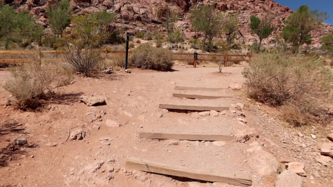 ruta de senderismo en el área de conservación nacional del cañón de roca roja cerca de las vegas nevada