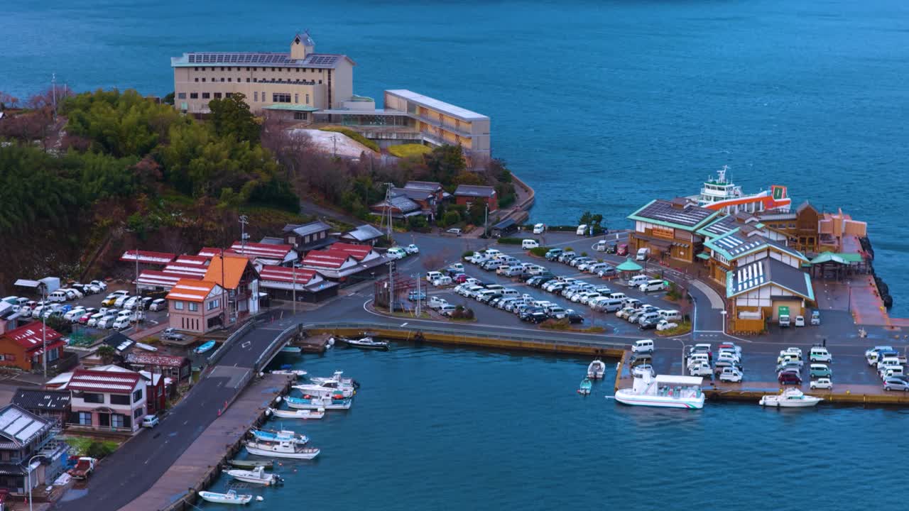 Ama Cho Port sulle remote isole Oki, vista aerea in una giornata nevosa, Shimane Giappone