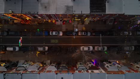 ciudad urbana americana decorada en navidad