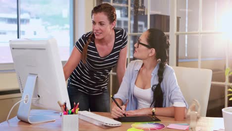 Casual-businesswomen-looking-at-computer