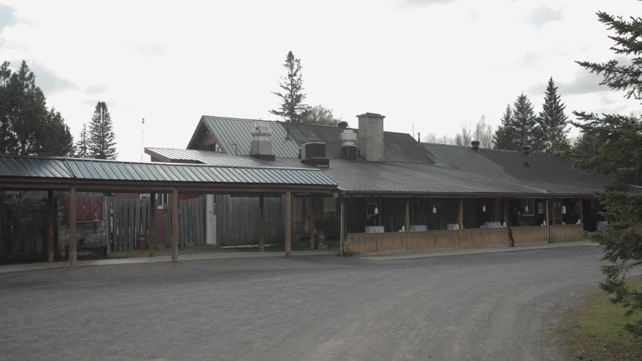 lugar rústico para bodas y eventos en el rancho bean town cerca de ottawa en un fresco día de otoño