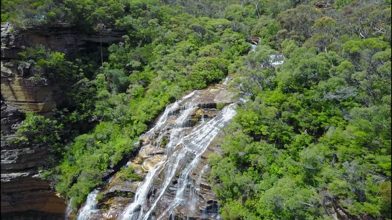 Queda d'água no Parque Nacional das Montanhas Azuis - Sydney