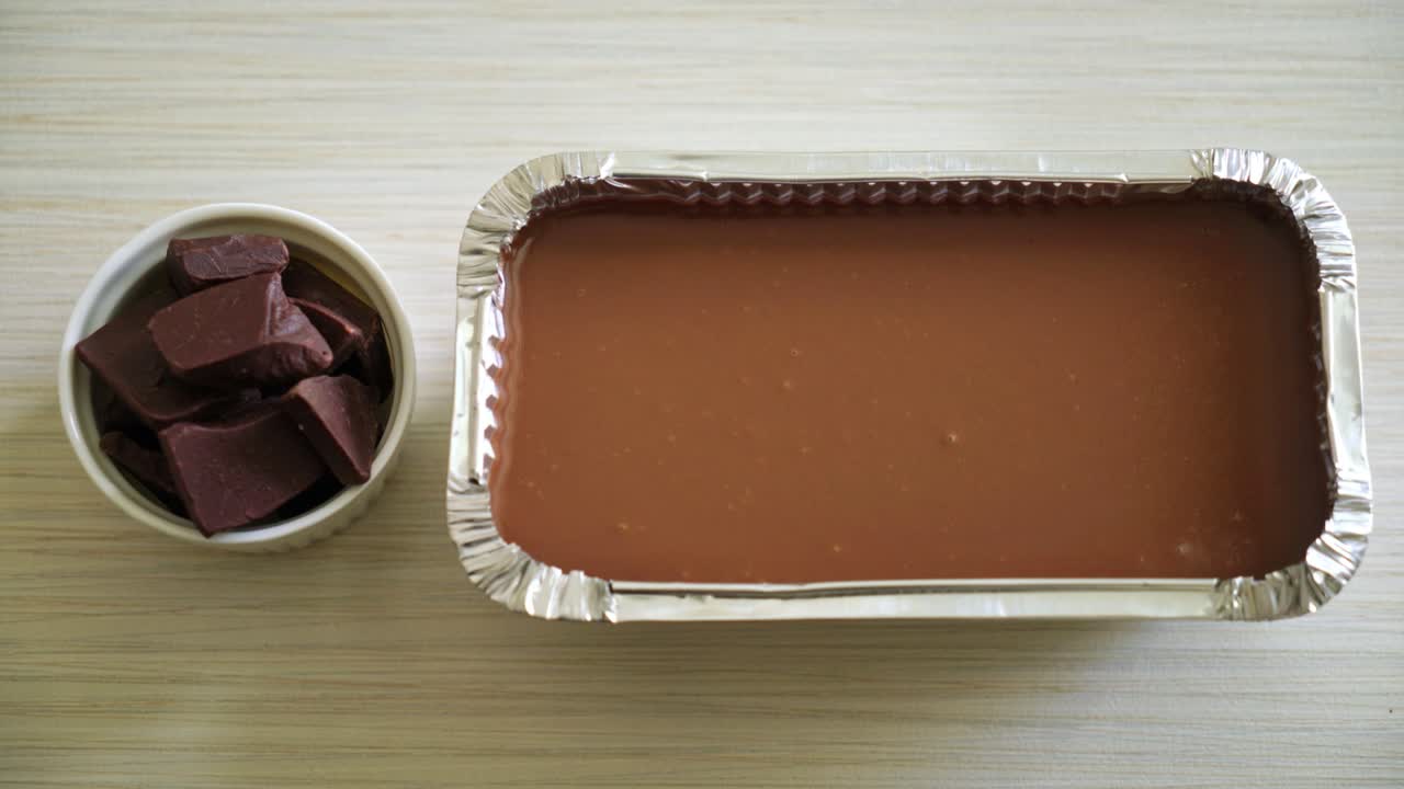 bizcocho de chocolate con ganache suave o bizcocho de chocolate fudge