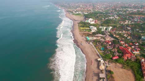 Sunny-morning-in-Berawa-Beach-in-Canggu,-Bali-Indonesia