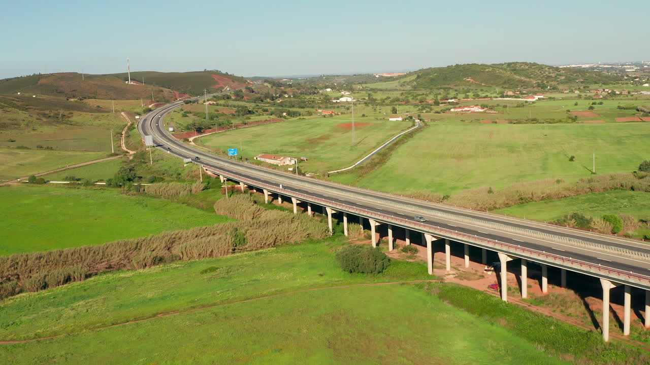 공중: 포르투갈의 알가르베 지방을 통과하는 고속도로