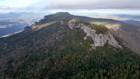 Felsen-Auf-Der-Bergantenne-Des-Großvaters