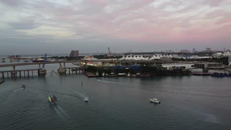 Zugbrücke-über-Die-Biscayne-Bay-In-Miami,-Florida