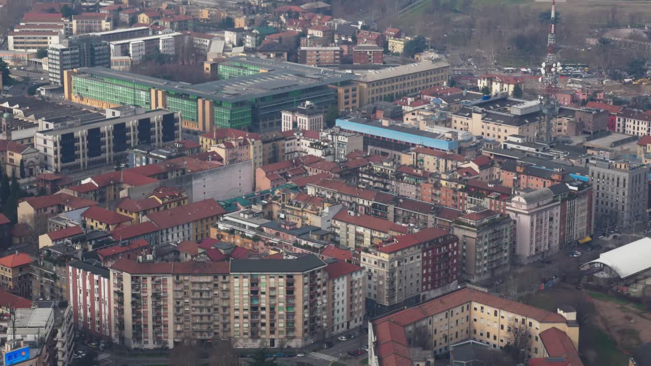 niebla ligera en milán