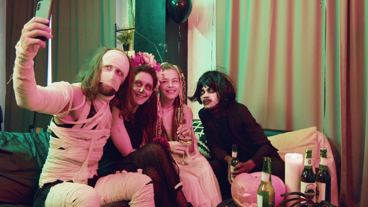 할로윈 파티에 온 친구들