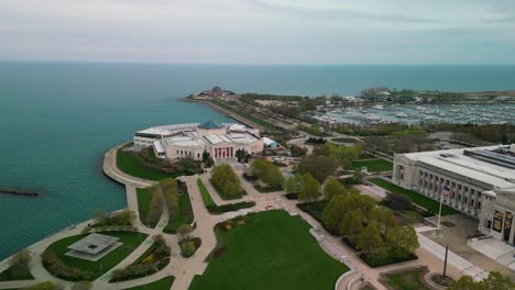 Antenne.-Abstieg-Ins-Shedd-Aquarium,-Chicago