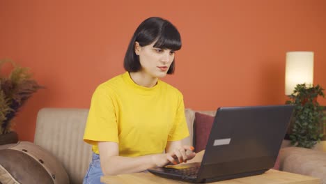 woman looking at laptop applauding.