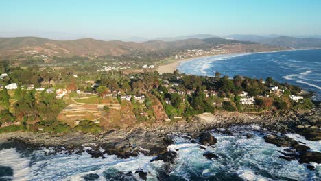 Playa-Las-Cujas-Y-Playa-Cachagua,-Ubicadas-En-La-Región-De-Valparaiso,-País-De-Chile