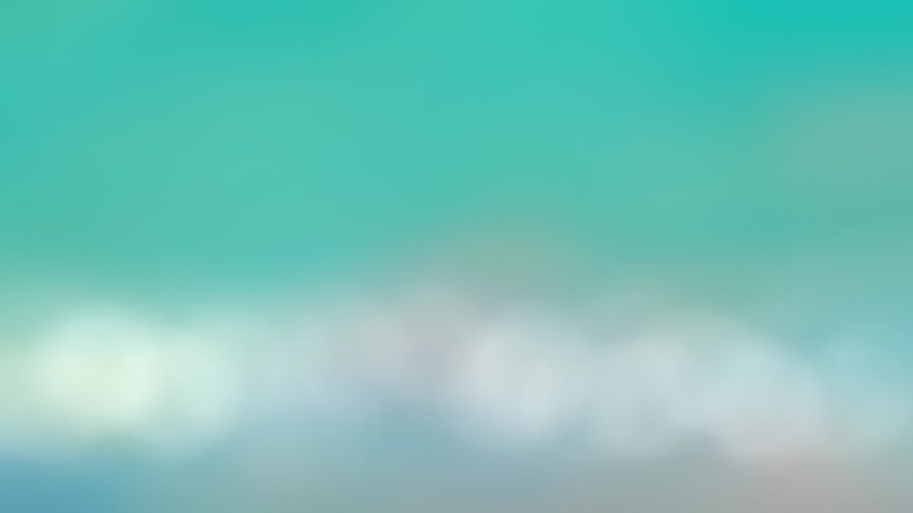 vuelo de manzana roja y rebanadas en el fondo de la playa