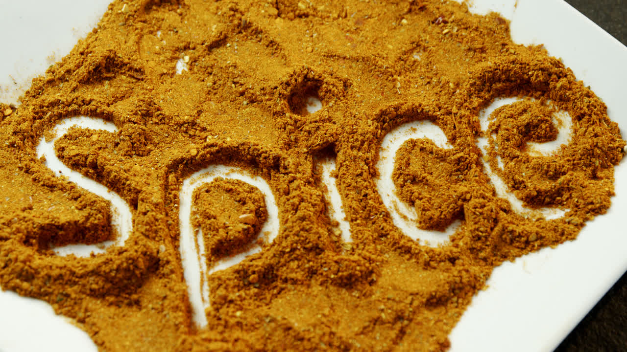 은 칠리 가루에 쓰여진 '스파이스'라는 단어