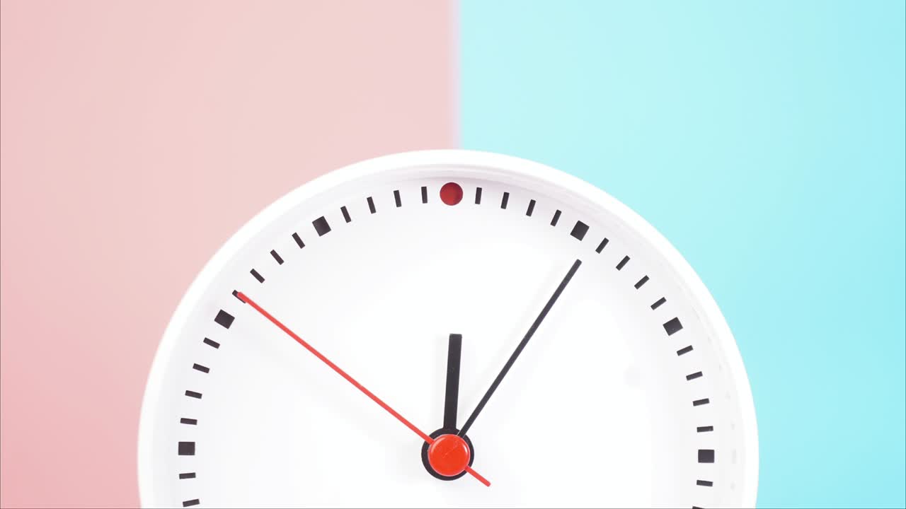 타임 라프,  벽 시계가 시간을 알려줍니다.