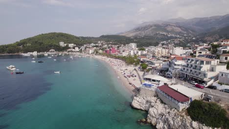 Sfageio-Beach-Küste-In-Himare-Neben-Dem-Türkisfarbenen-Wasser-Des-Ionischen-Meeres