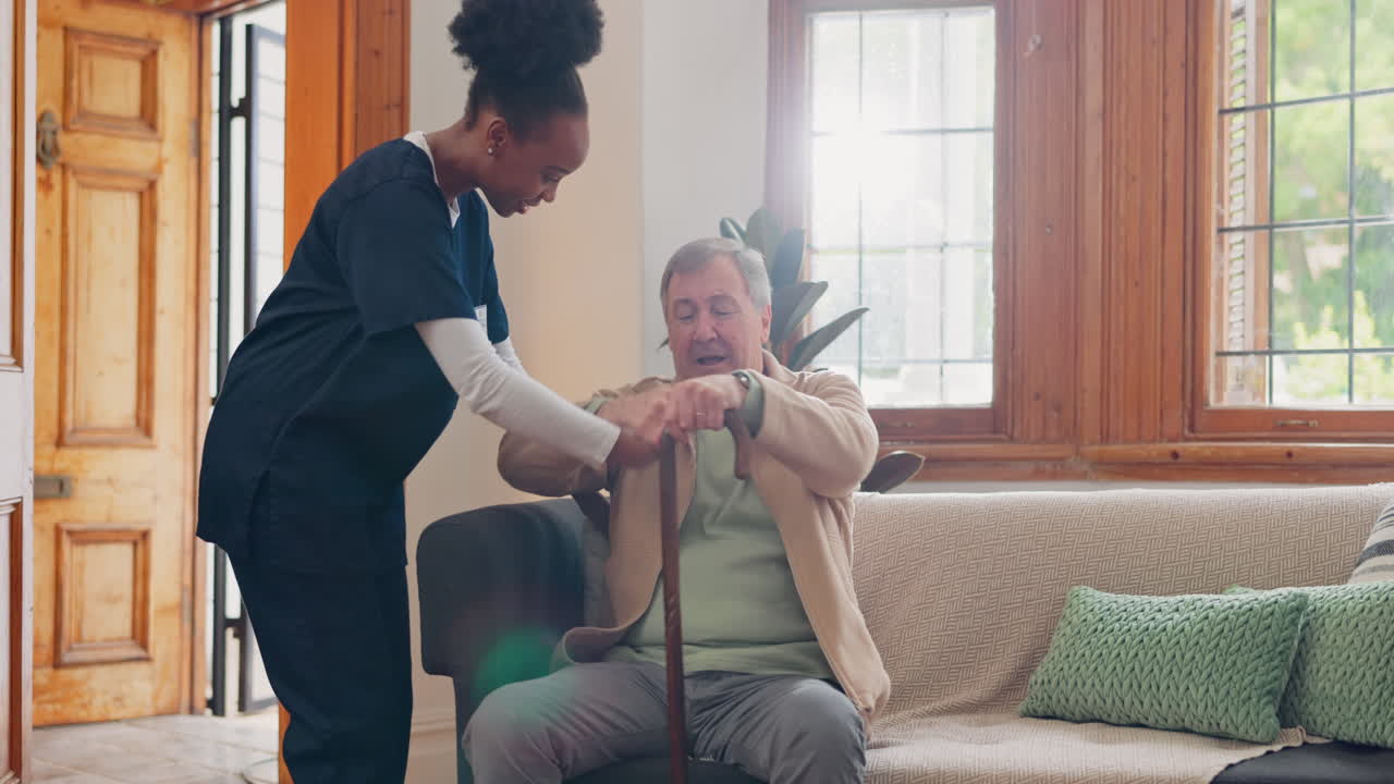 노인, 기 지이 또는 요양원에서 간호사