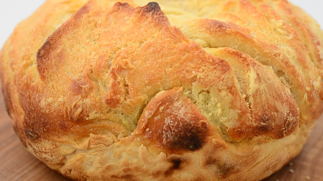 Pagnotta di pane. Riprese in movimento.