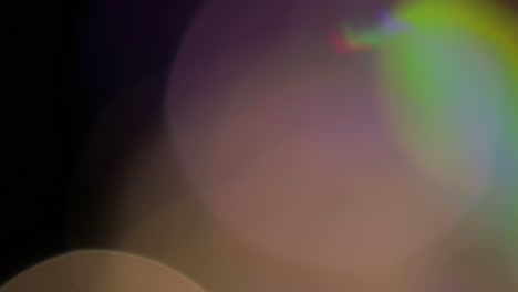 la luz multicolor filtra imágenes de 4k en fondo negro, estilizando el video, las transiciones, el efecto bokeh.