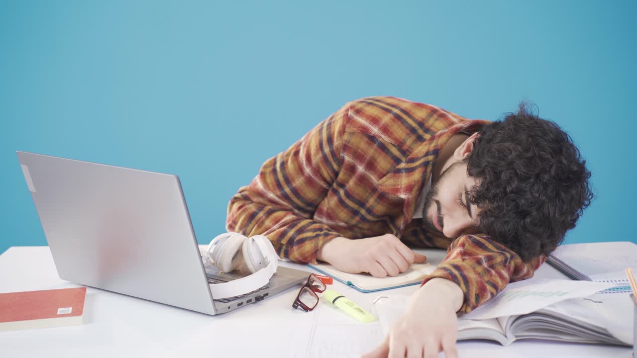 A young college student who is in exam week or doing homework, doesn't like to study or is tired of working hard.