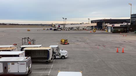 Timelapse-De-Rampa-En-El-Aeropuerto,-Calles-De-Rodaje-Aviación