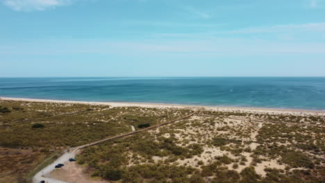 playa de altura azul brillante en portugal en un día soleado -antena